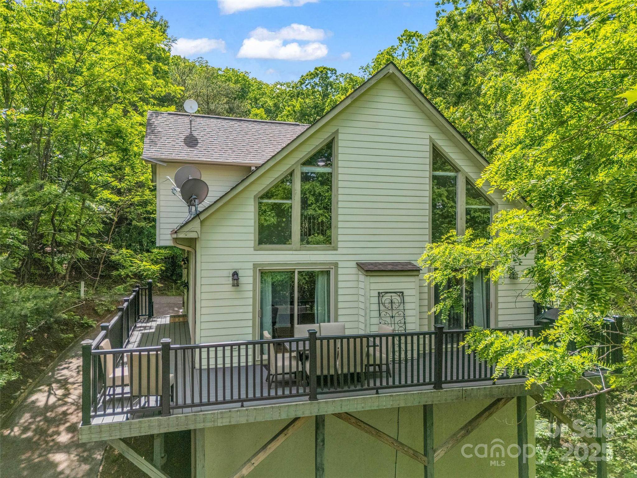 Lake Lure, NC 28746,123 Hummingbird CT