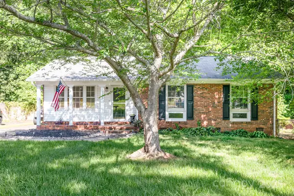 1115 Grovewood DR,  Charlotte,  NC 28208
