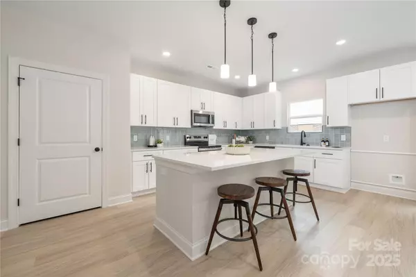 Mooresville, NC 28115,515 Dixie DR