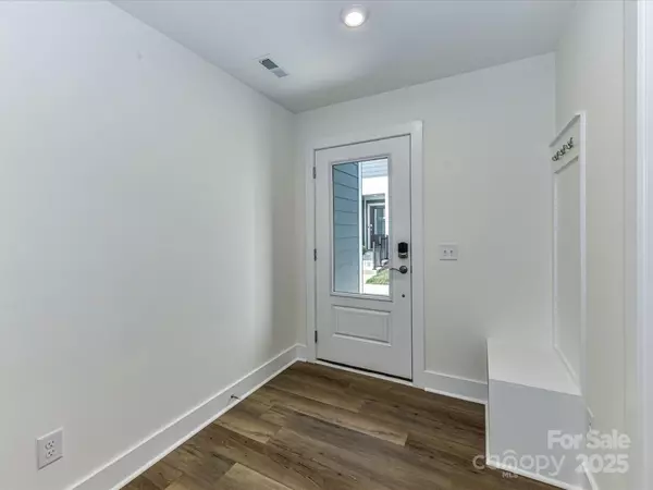 Charlotte, NC 28205,6013 Pivot CT