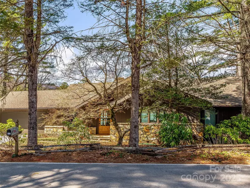 113 Lake Point DR, Lake Toxaway, NC 28747