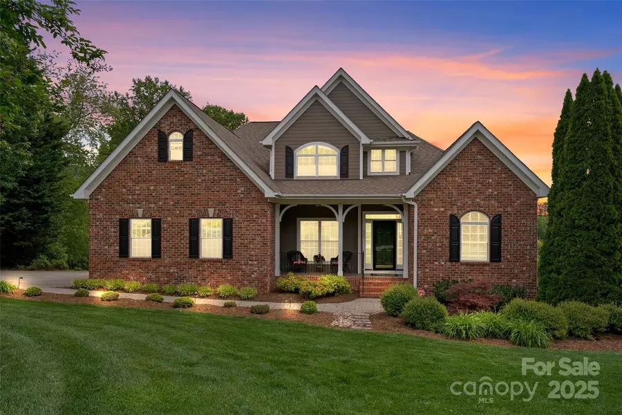 230 Fairway Falls RD, Mills River, NC 28759