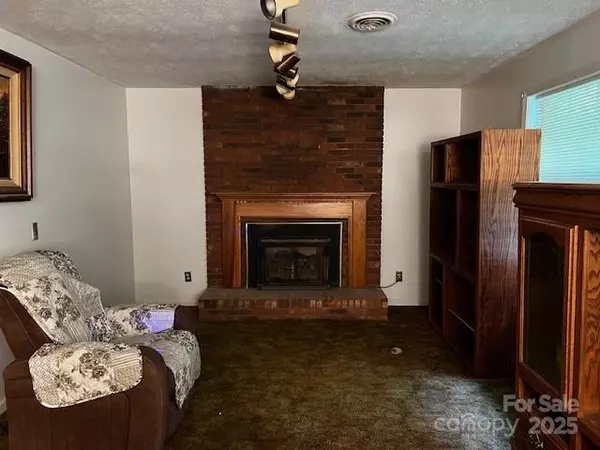 Hendersonville, NC 28792,530 Burge Mountain RD