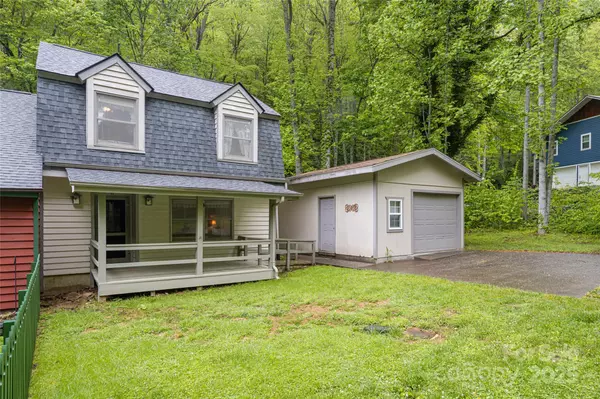 5 Creekside DR, Maggie Valley, NC 28751