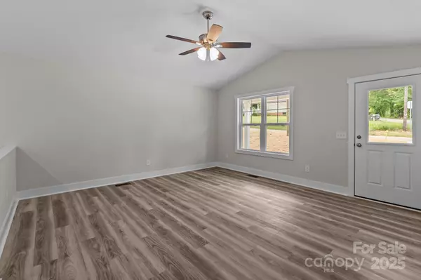 Kannapolis, NC 28081,896 Oval ST