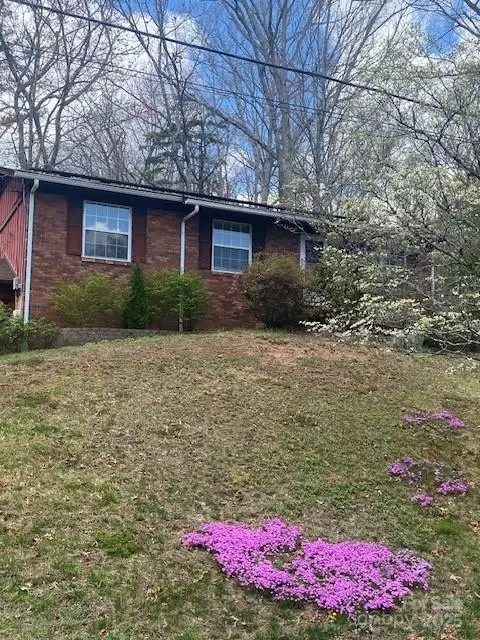 Black Mountain, NC 28711,603 Hiawassee AVE