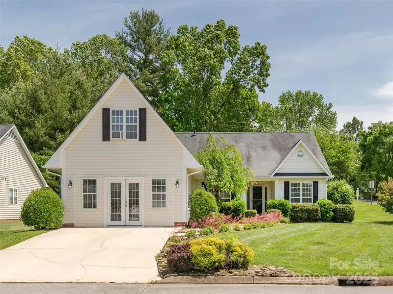 14 Stonehollow RD, Fletcher, NC 28732