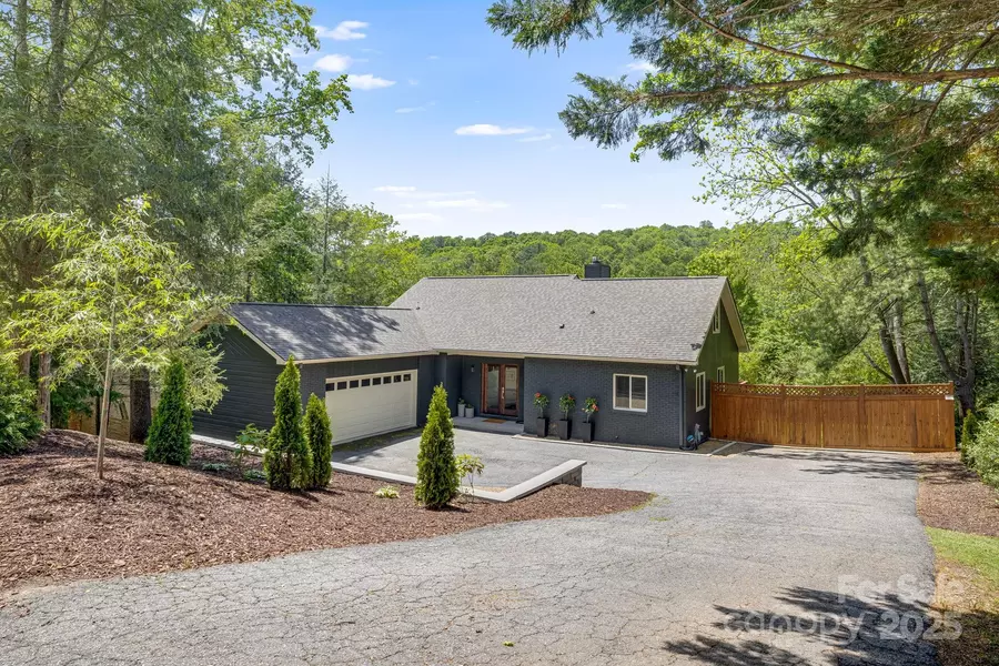 17 Beaverdam CT, Asheville, NC 28804