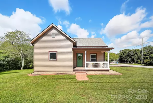 10 Lake ST, Granite Falls, NC 28630