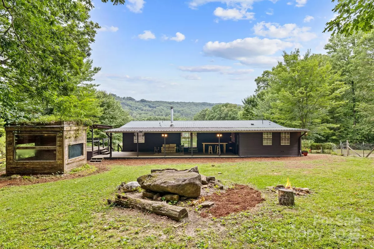 Saluda, NC 28773,8252 Holbert Cove RD