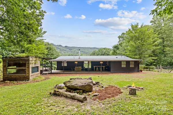 8252 Holbert Cove RD, Saluda, NC 28773