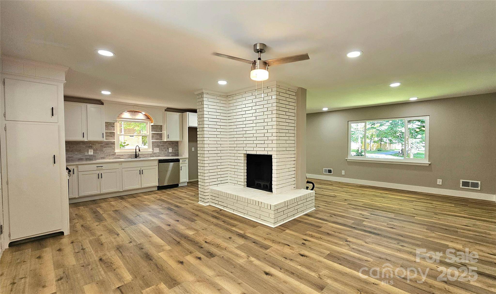 Charlotte, NC 28215,7021 Linda Lake DR