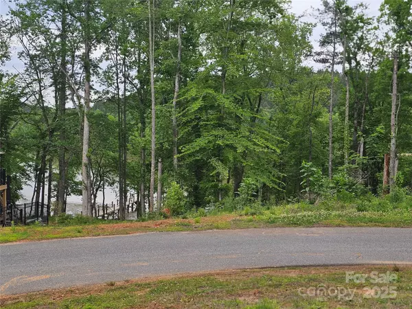 Valdese, NC 28655,175 Edgewater PT NW