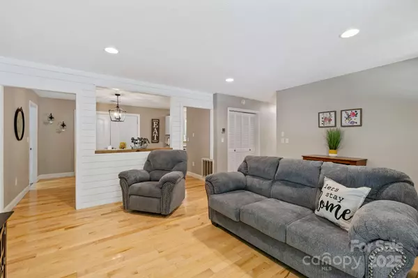 Brevard, NC 28712,150 Deerwoode LN