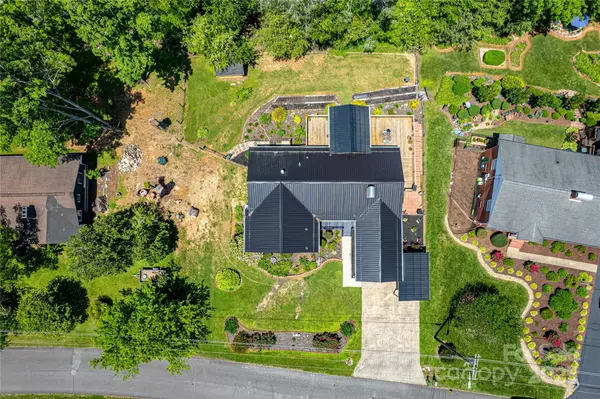 Brevard, NC 28712,75 Hawthorne DR