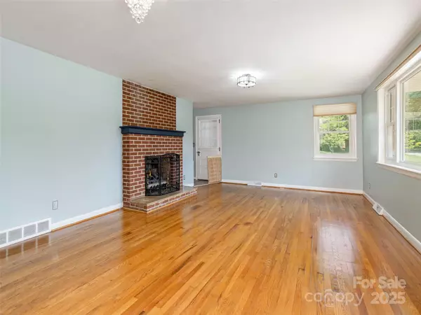 Hendersonville, NC 28739,1101 Cherokee DR