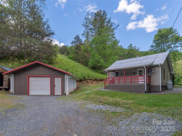 280 Noland DR, Clyde, NC 28721