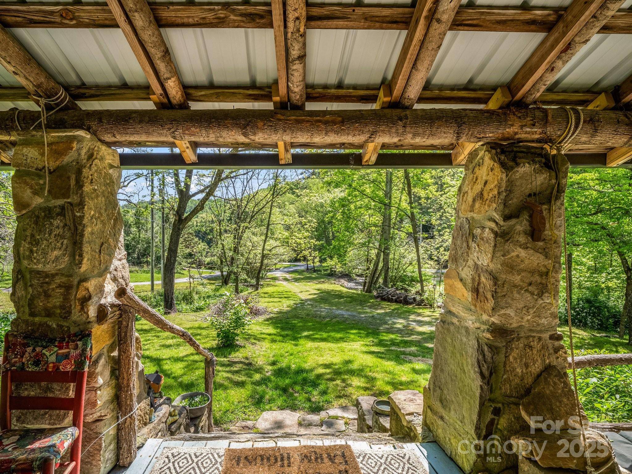 51 Moffitt RD, Horse Shoe, NC 28742