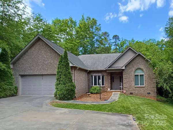 1061 NW 14th Avenue DR NW, Hickory, NC 28601