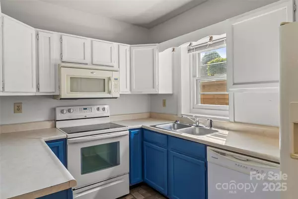 Candler, NC 28715,493 Dogwood RD