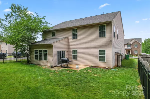 Charlotte, NC 28213,16615 Crimson Sargent DR