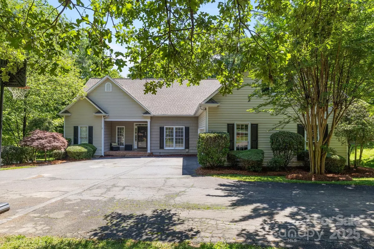 Charlotte, NC 28270,327 Wilby DR