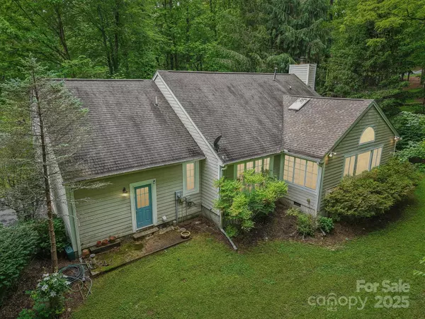 Hendersonville, NC 28739,107 Camellia WAY