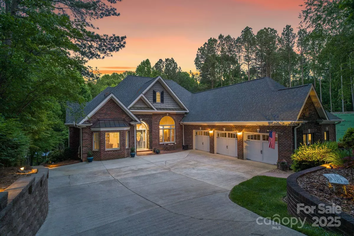Sherrills Ford, NC 28673,2200 Capes Cove DR
