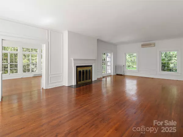 Asheville, NC 28803,316 Vanderbilt RD