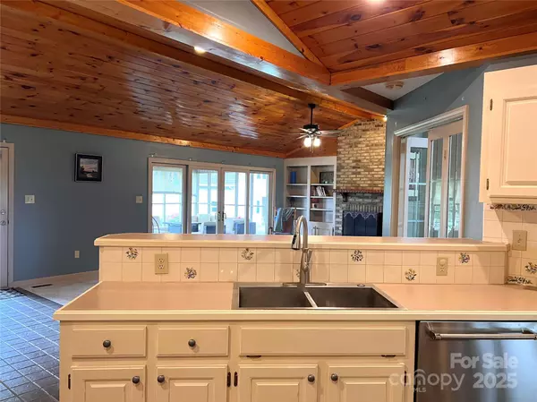 Dallas, NC 28034,1351 Hardin RD