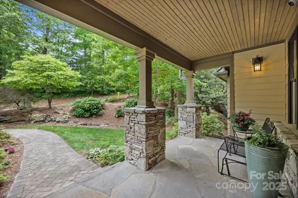 Hendersonville, NC 28739,278 High Road Overlook