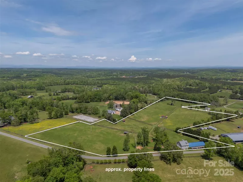 855 Phillips RD, Columbus, NC 28722