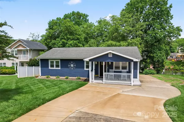 Mooresville, NC 28117,132 Marina LN
