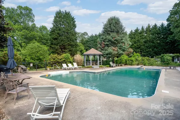 Candler, NC 28715,304 Big Cove RD