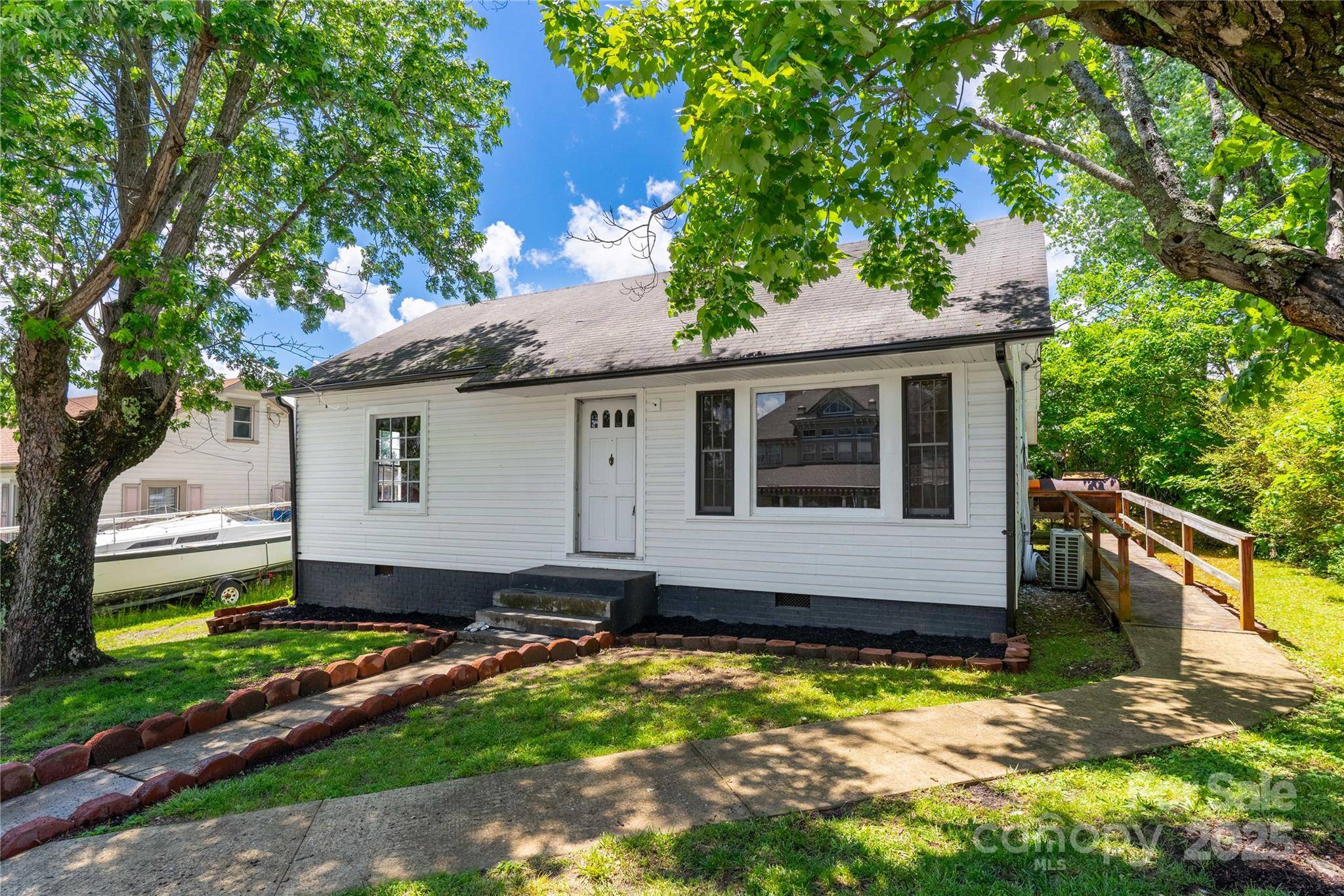 Marion, NC 28752,103 N Madison ST