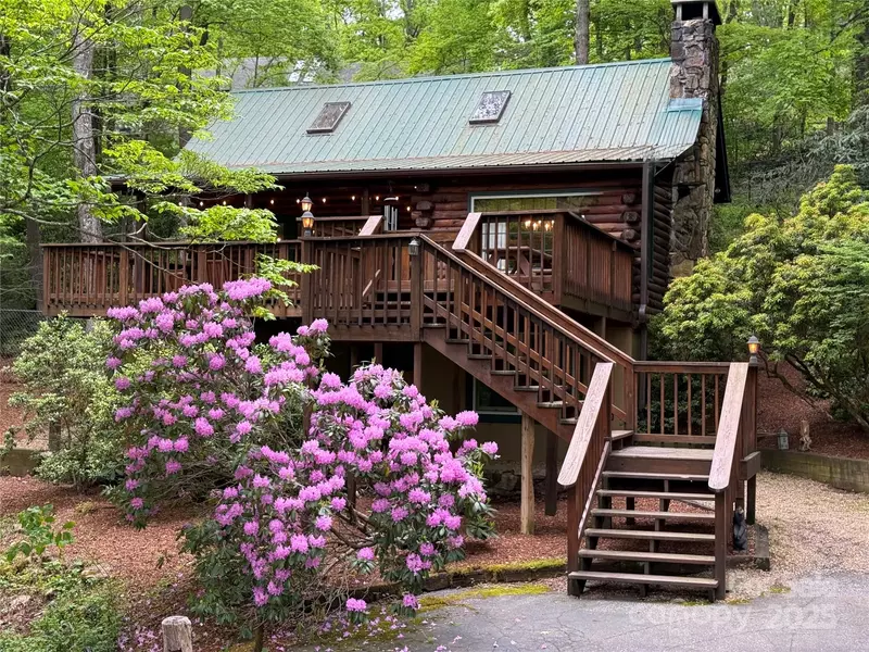 615 Sweetwater RDG, Burnsville, NC 28714