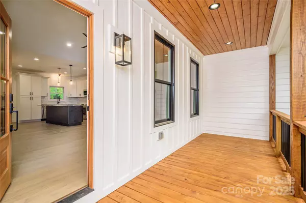 Etowah, NC 28729,118 W Laurel LN