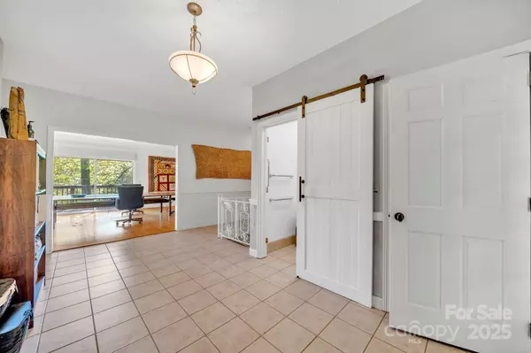 Hendersonville, NC 28791,1412 Valmont DR