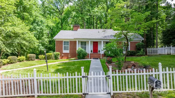 220 Pinehurst LN, Newton, NC 28658