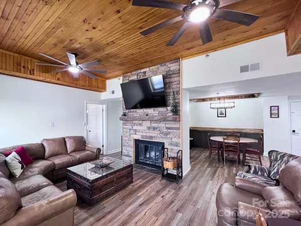 303 Sugar Top DR #2115, Sugar Mountain, NC 28604