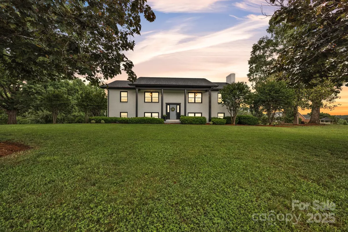 Taylorsville, NC 28681,827 River Hills CT