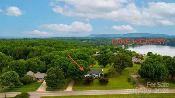 Taylorsville, NC 28681,827 River Hills CT