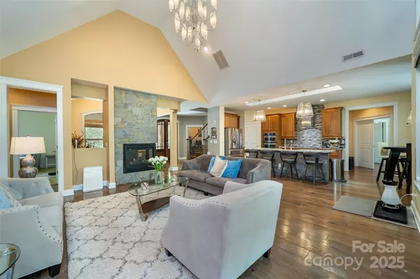 Asheville, NC 28803,20 Angler TRL