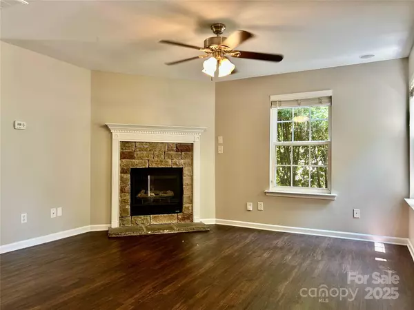 Charlotte, NC 28215,13913 Pinyon Pine LN