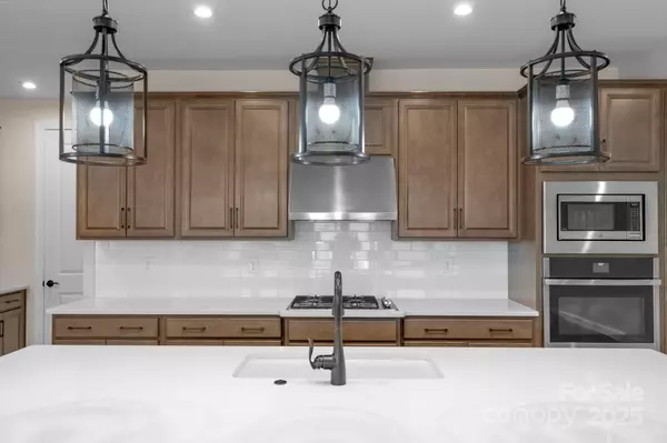 Charlotte, NC 28215,7332 Jolly Brook DR