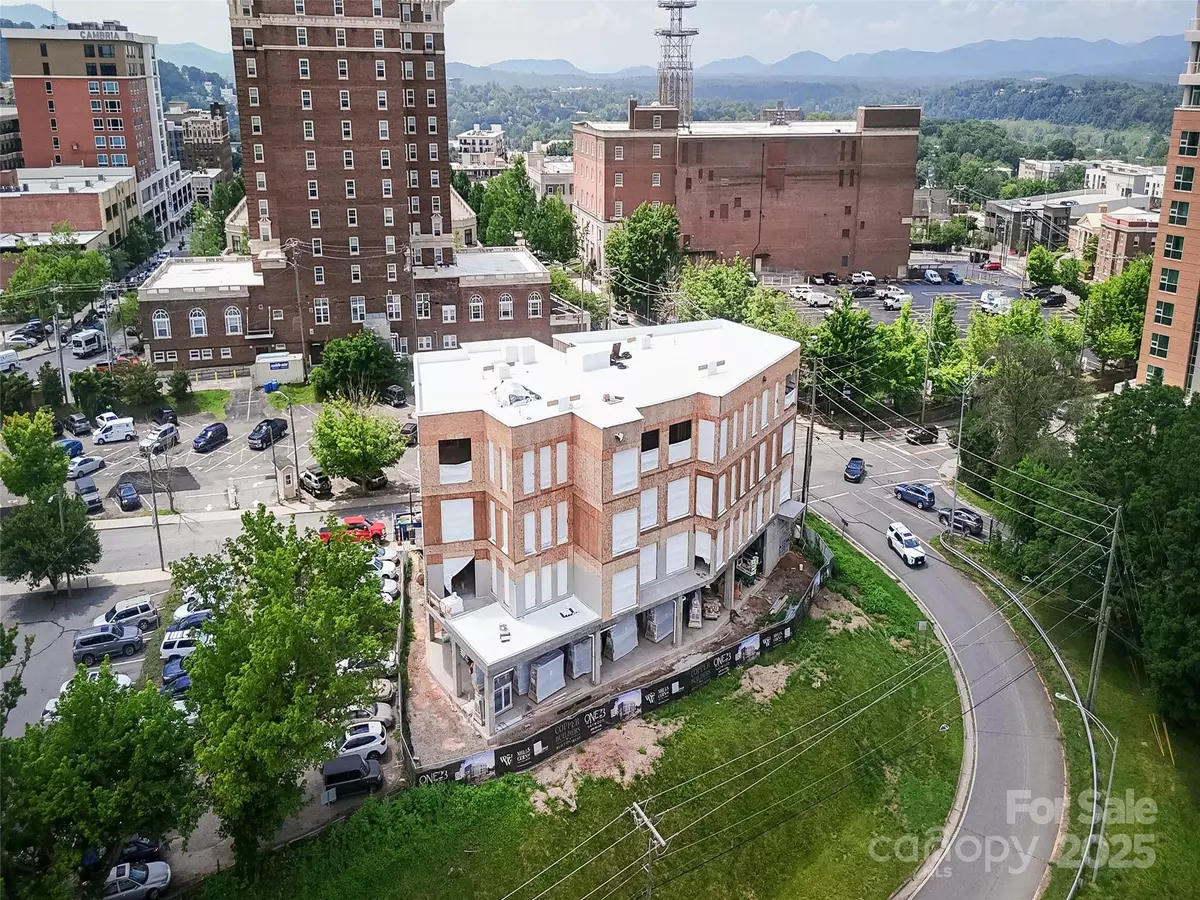 Asheville, NC 28801,123 Haywood ST #202