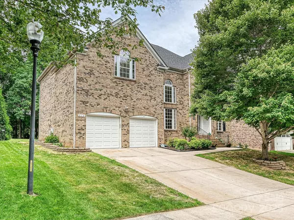 410 Deer Brush LN, Waxhaw, NC 28173