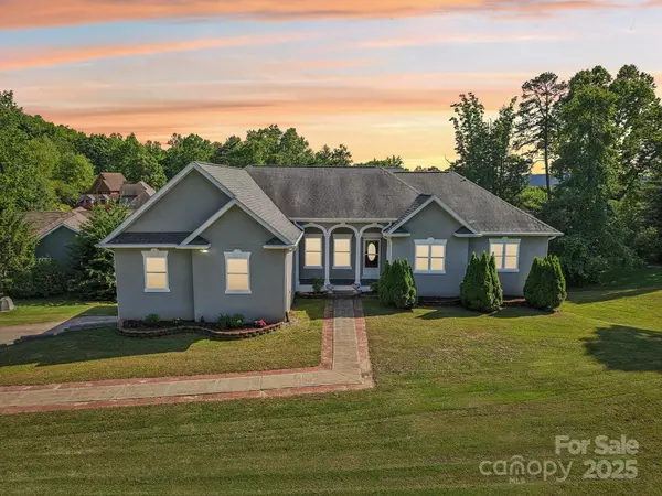 Hendersonville, NC 28792,150 Baton LN