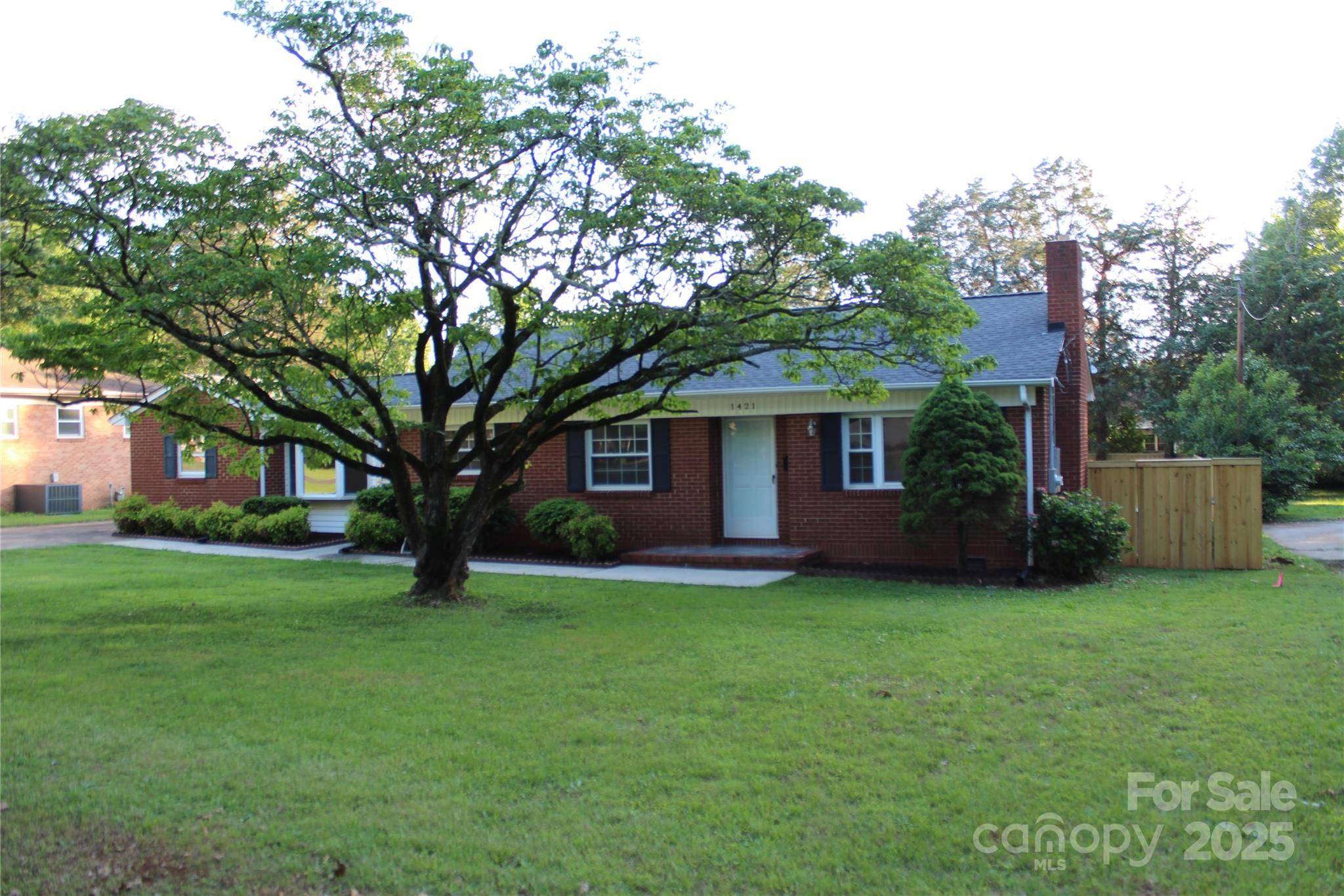 1421 Thompson AVE, Charlotte, NC 28216