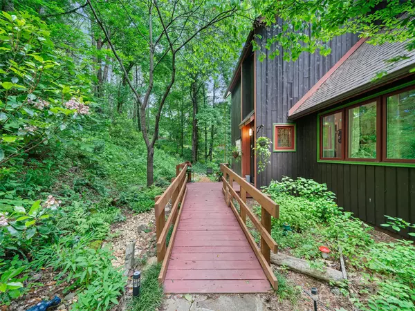 Burnsville, NC 28714,278 Mount View DR